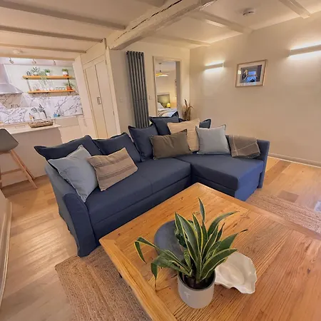 Little Wren Couples Retreat *