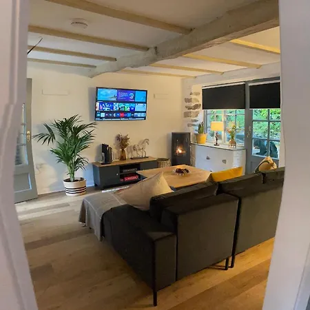 Little Wren Couples Retreat Apartment