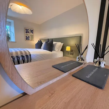 Little Wren Couples Retreat *