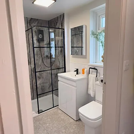 Little Wren Couples Retreat * كارتميل