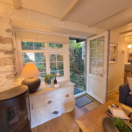 Little Wren Couples Retreat *