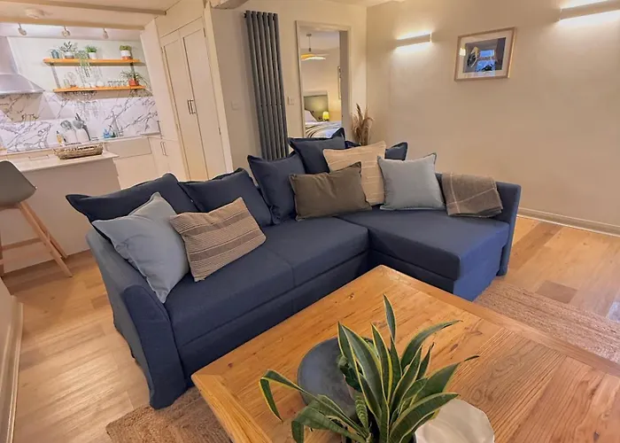 Little Wren Couples Retreat *