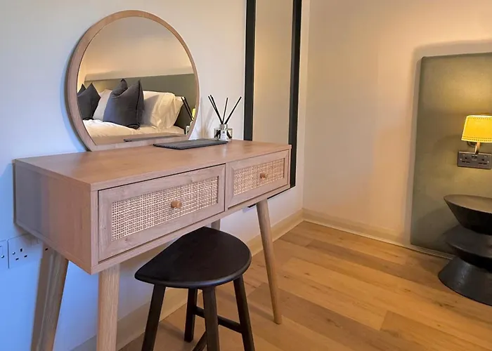 Little Wren Couples Retreat 卡特梅尔