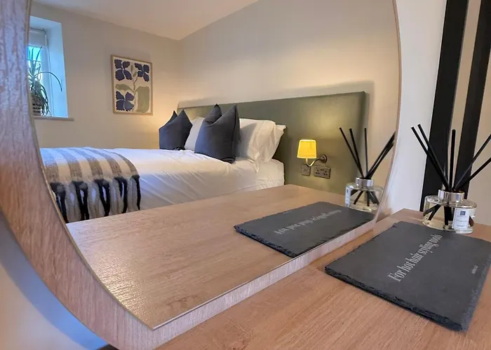 Little Wren Couples Retreat *